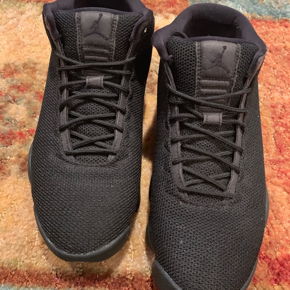 Low top Jordan horizon black